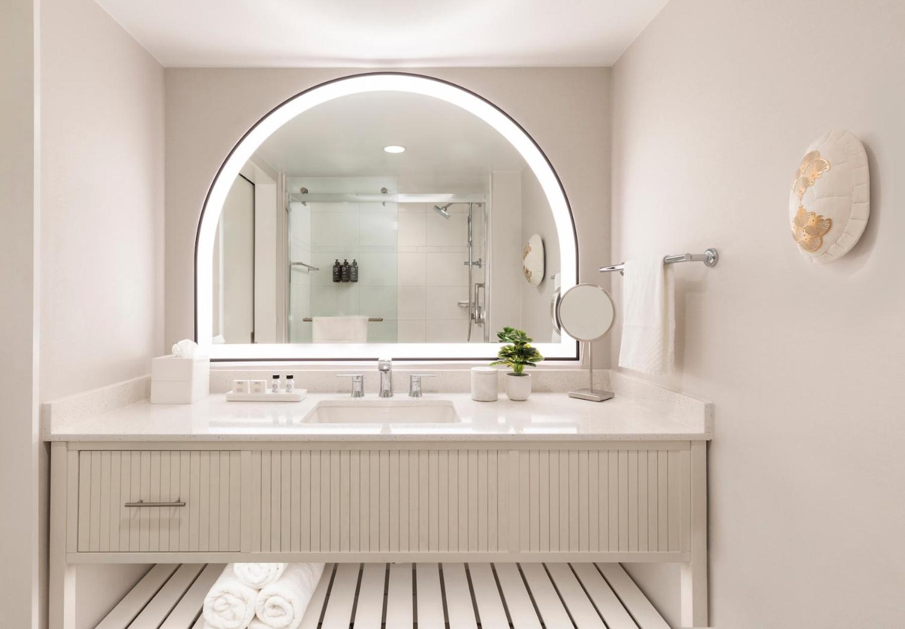 The Singer Oceanfront Resort, Curio Collection By Hilton Riviera Beach Ngoại thất bức ảnh