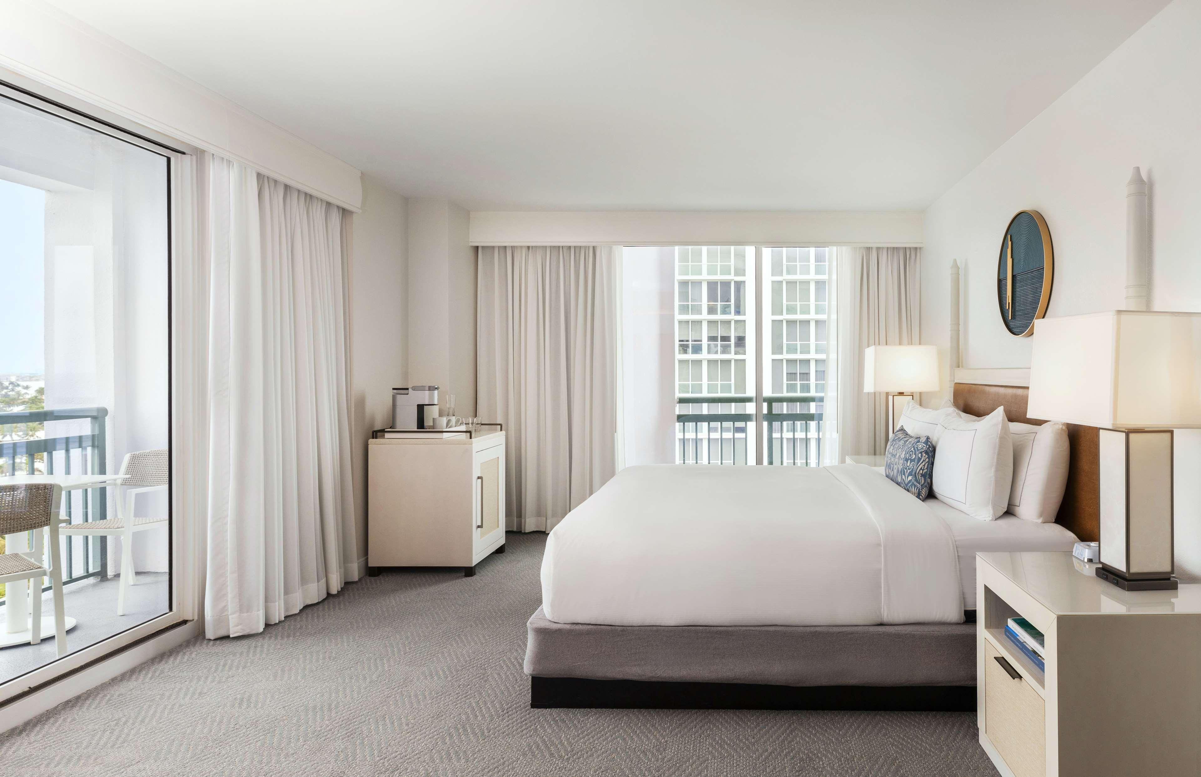 The Singer Oceanfront Resort, Curio Collection By Hilton Riviera Beach Ngoại thất bức ảnh
