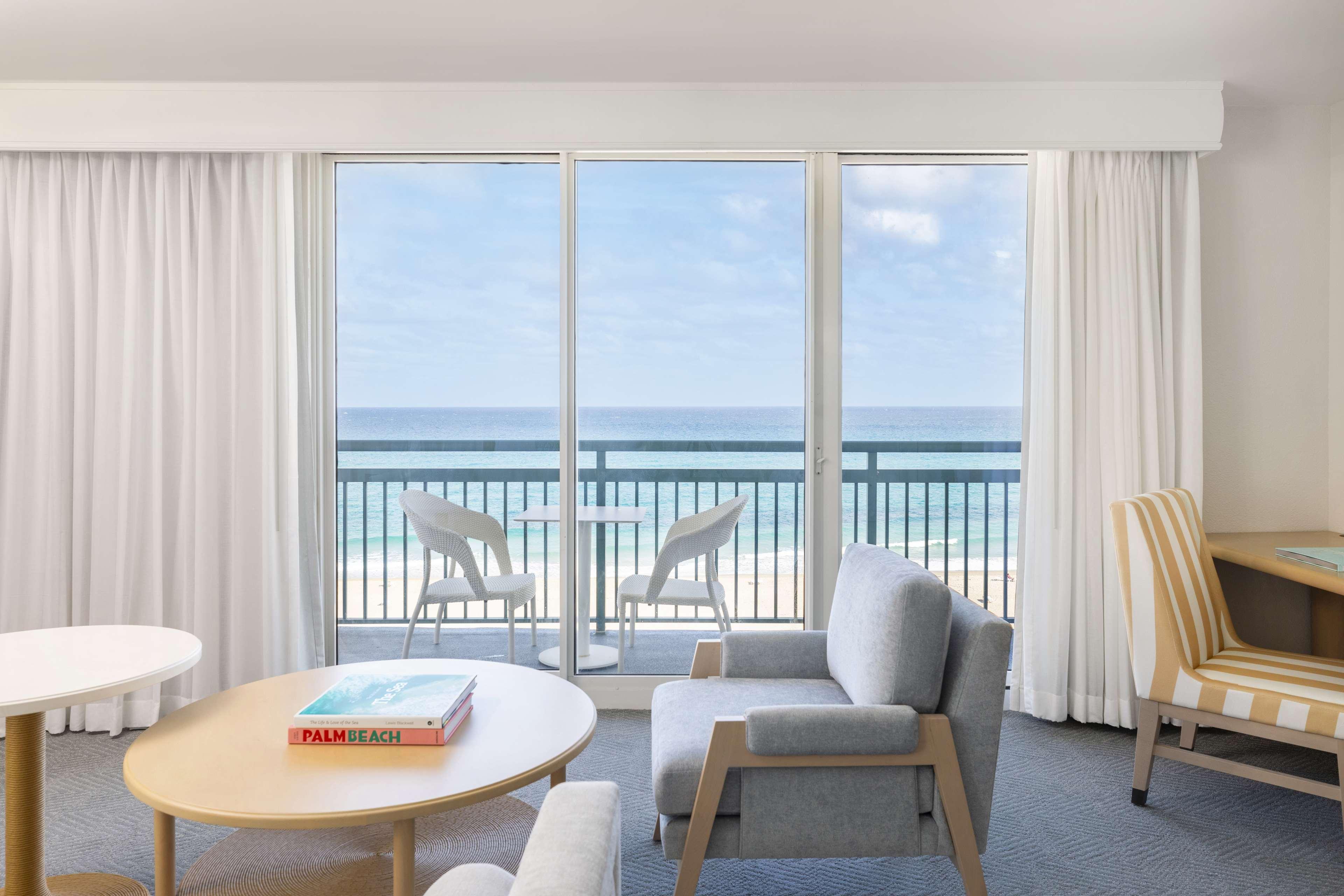 The Singer Oceanfront Resort, Curio Collection By Hilton Riviera Beach Ngoại thất bức ảnh