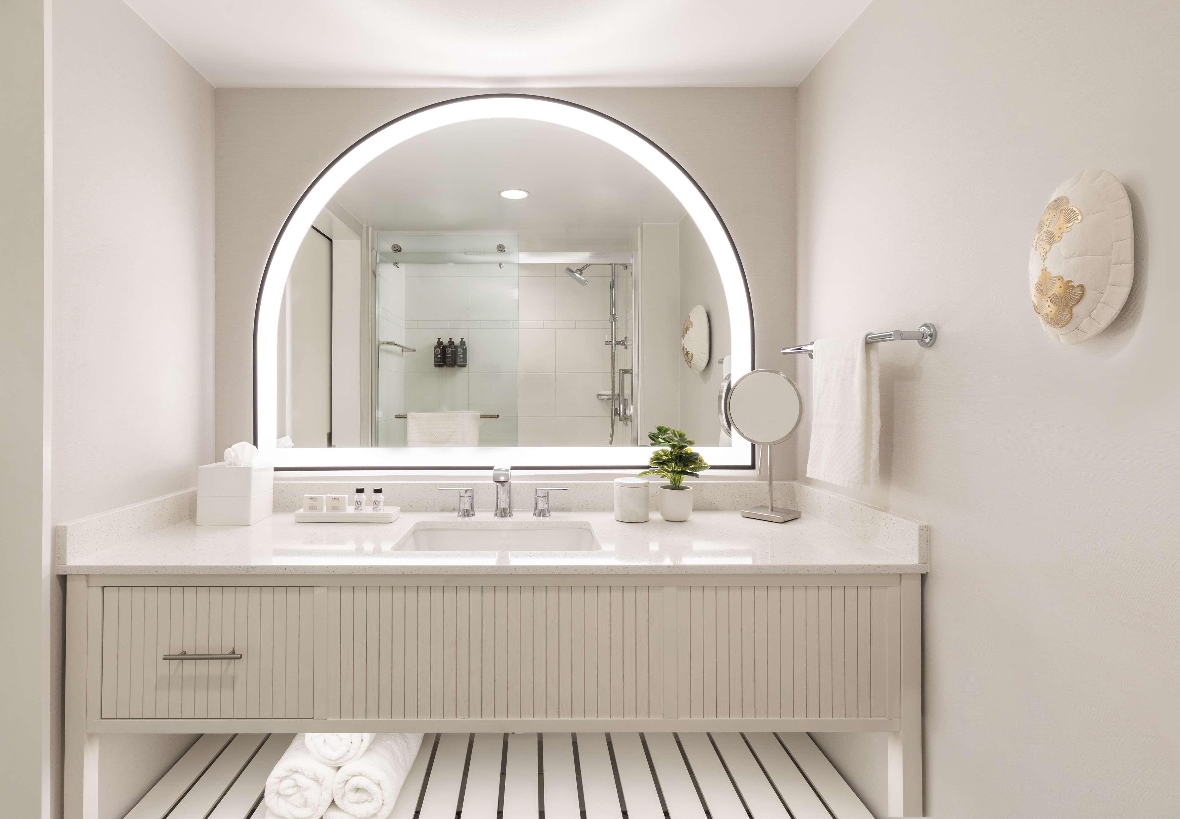 The Singer Oceanfront Resort, Curio Collection By Hilton Riviera Beach Ngoại thất bức ảnh