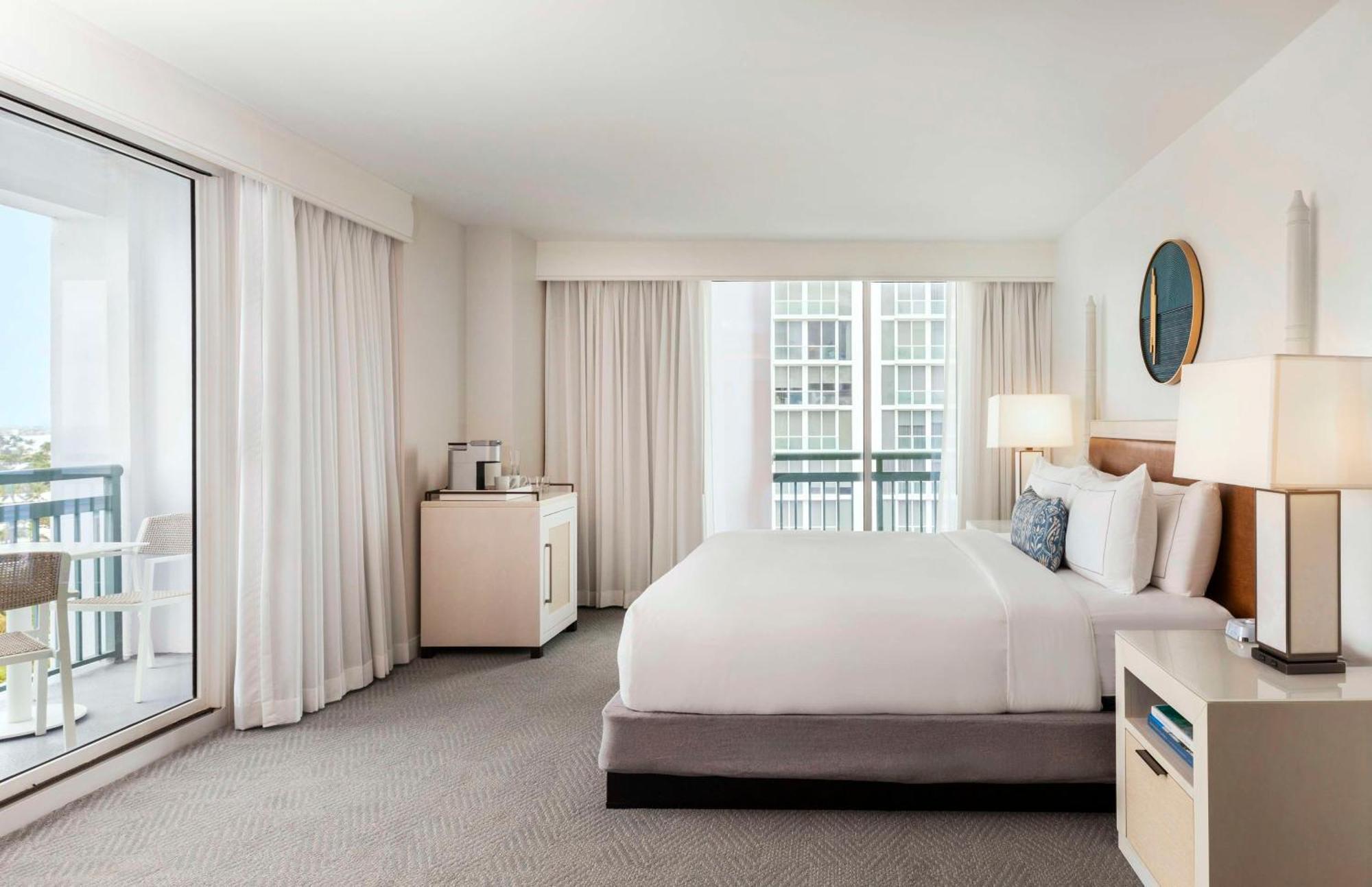 The Singer Oceanfront Resort, Curio Collection By Hilton Riviera Beach Ngoại thất bức ảnh
