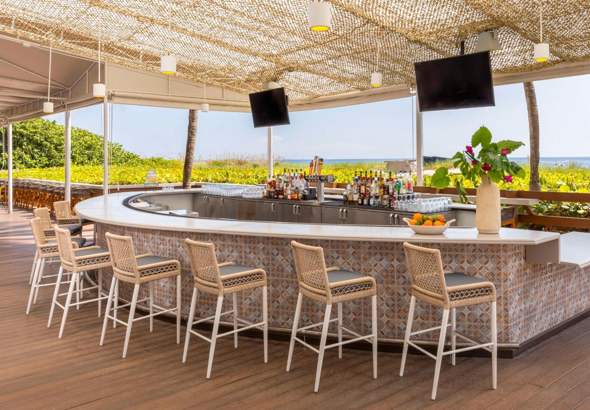 The Singer Oceanfront Resort, Curio Collection By Hilton Riviera Beach Ngoại thất bức ảnh