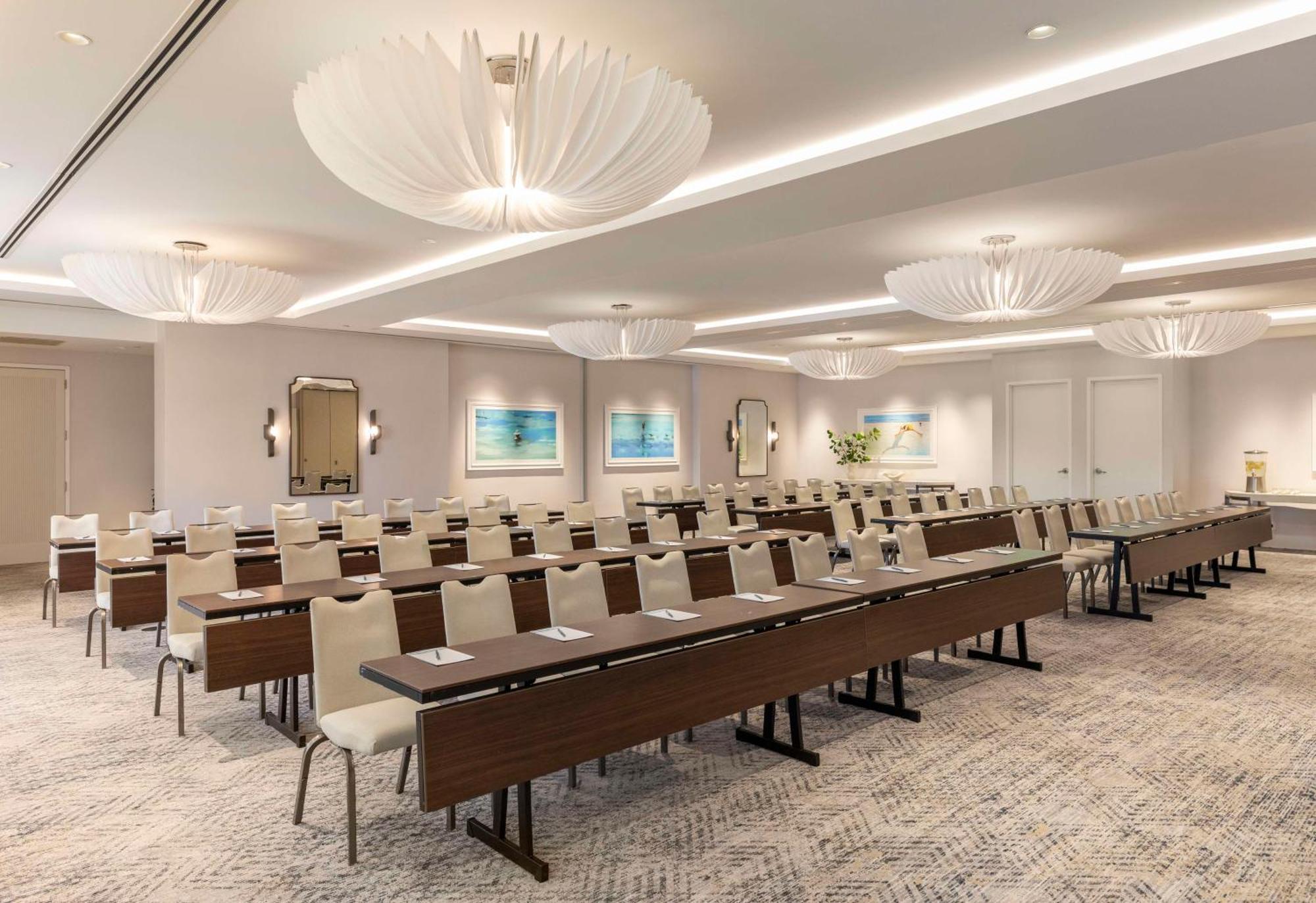 The Singer Oceanfront Resort, Curio Collection By Hilton Riviera Beach Ngoại thất bức ảnh
