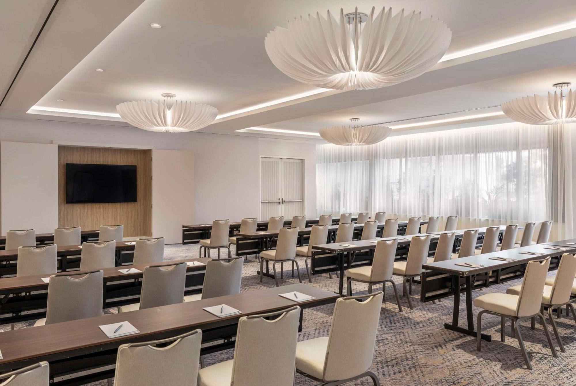 The Singer Oceanfront Resort, Curio Collection By Hilton Riviera Beach Ngoại thất bức ảnh