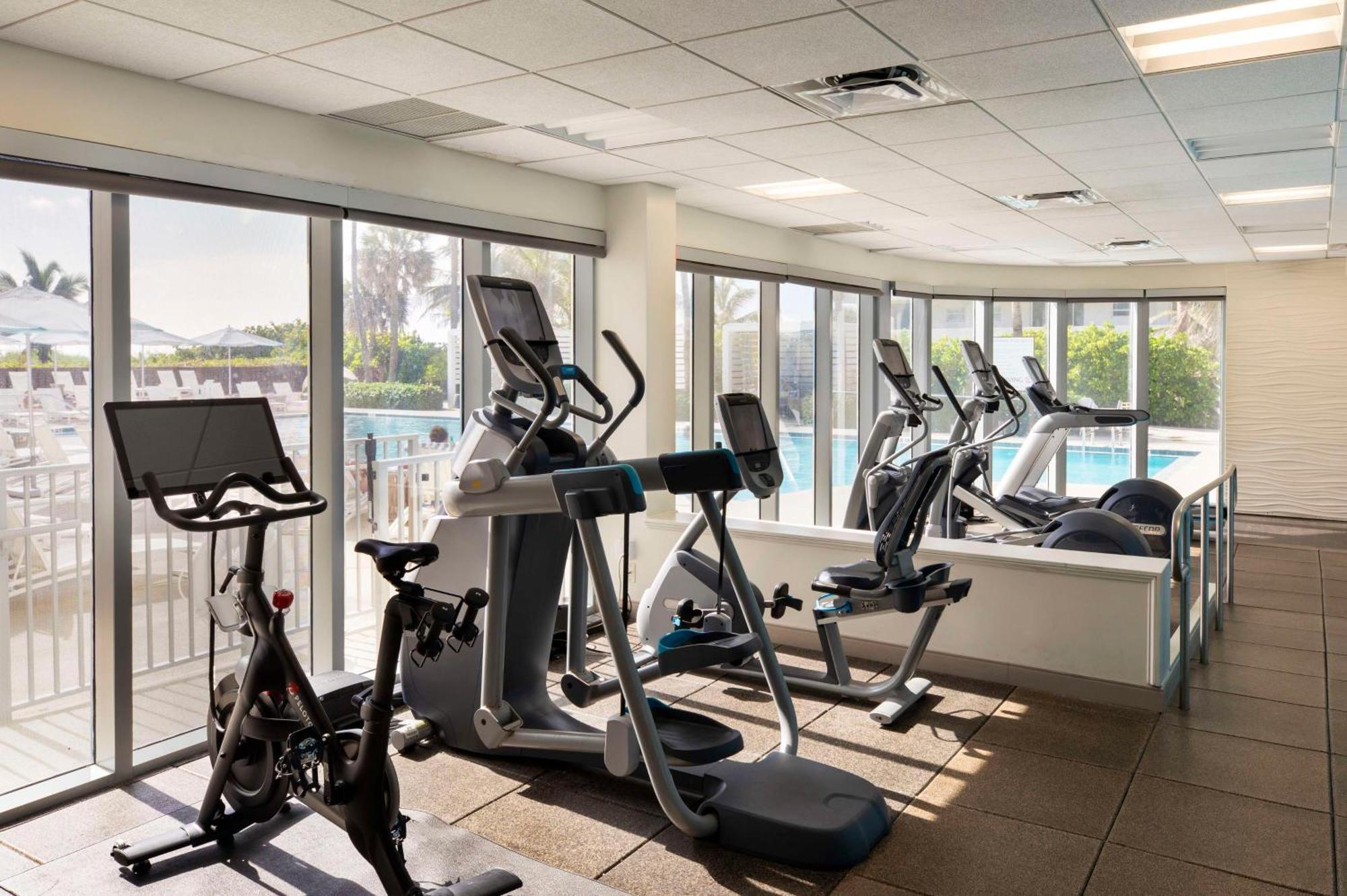 The Singer Oceanfront Resort, Curio Collection By Hilton Riviera Beach Ngoại thất bức ảnh
